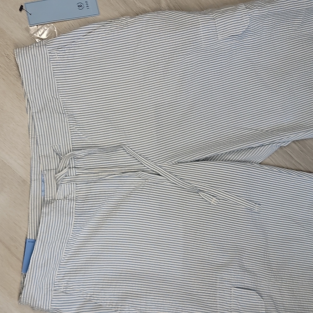 IZOD ladies blue and white striped size 8 Bermuda Shorts NWT [21] - Picture 2 of 12